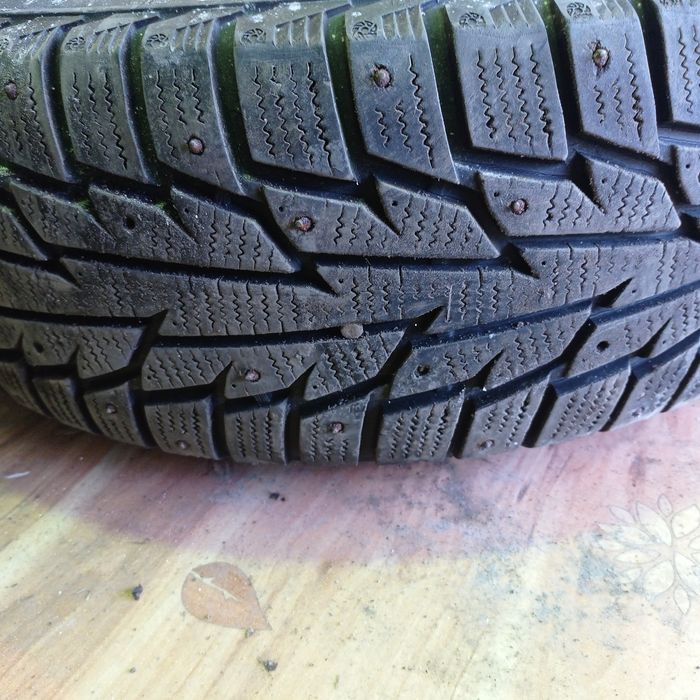 Резина 235/75 r15. Б/у, зимняя