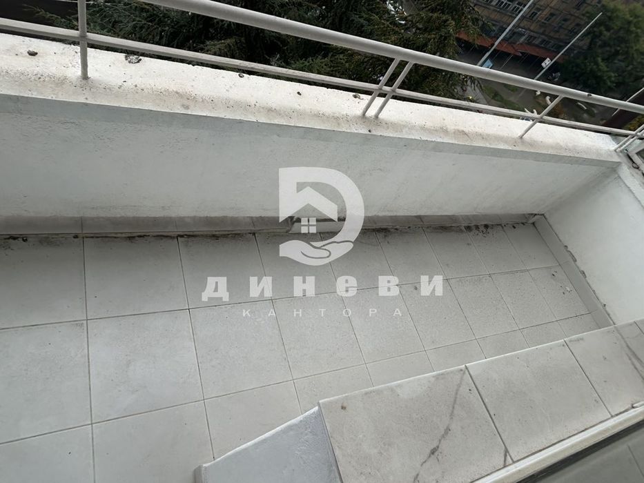 Продава се Тристаен апартамент в Стара Загора, Център - 71 кв.м за 2022 €/кв.м - Снимка #5