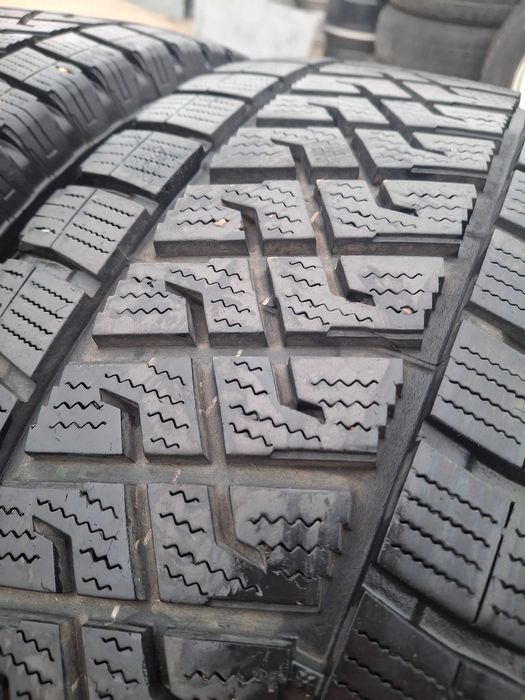 2бр. зимни гуми 235/65/16C Lassa като нови. DOT 4319