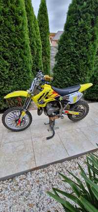 Vând Suzuki rm 65 pentru copii