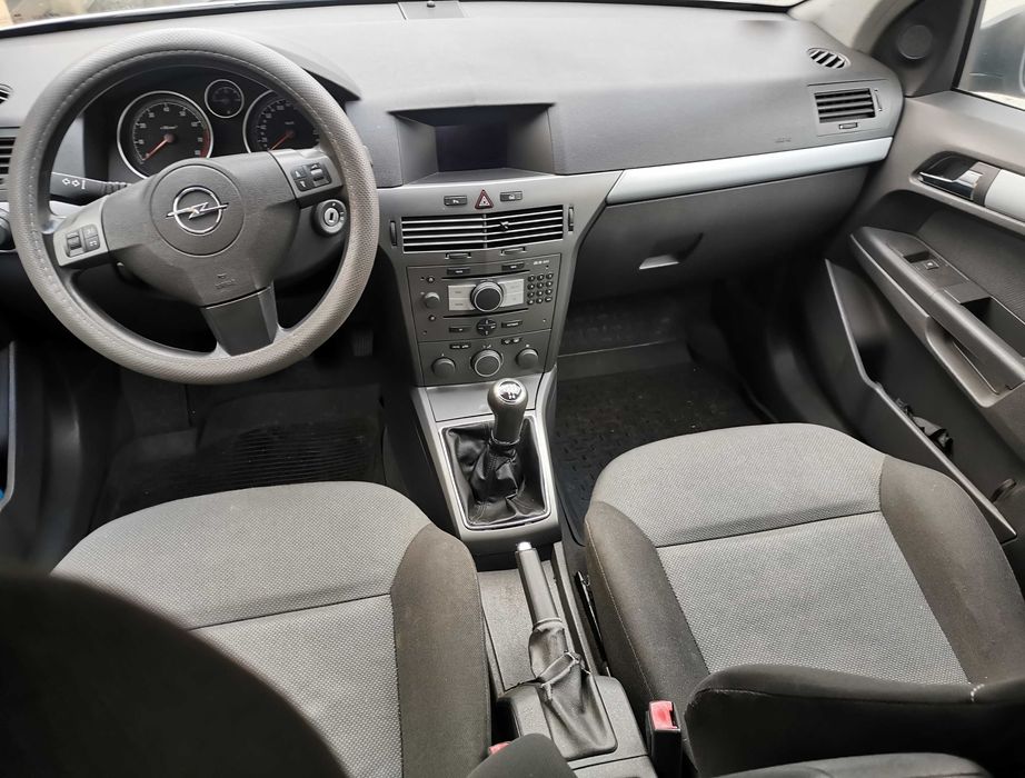 Opel Astra H 1.6 benzina hatchback