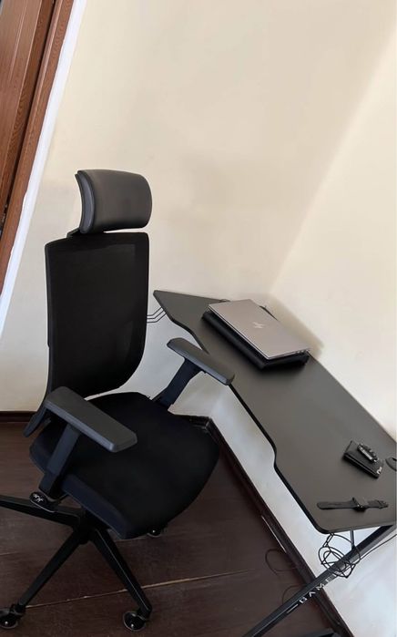 Vand Scaun Ergonomic + Birou de Gaming