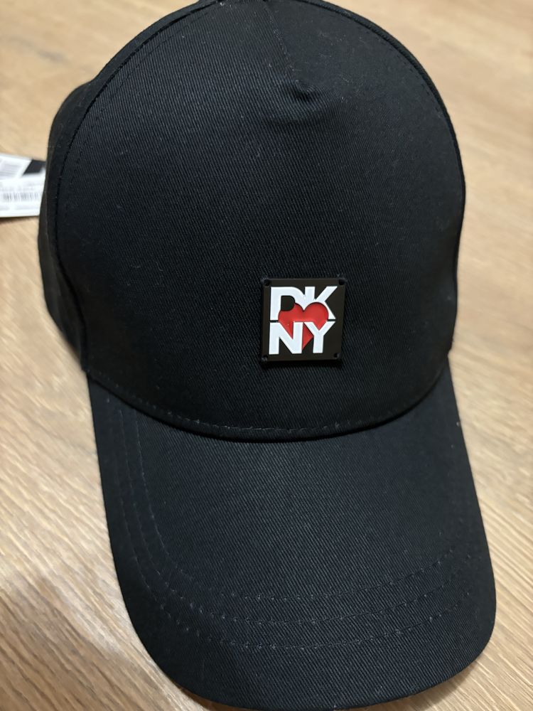 дамска шапка Dkny