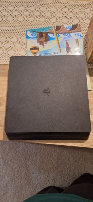 Ps4 slim doua controlere și jocuri