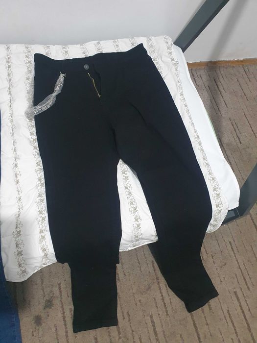 Pantaloni marca SHEIN