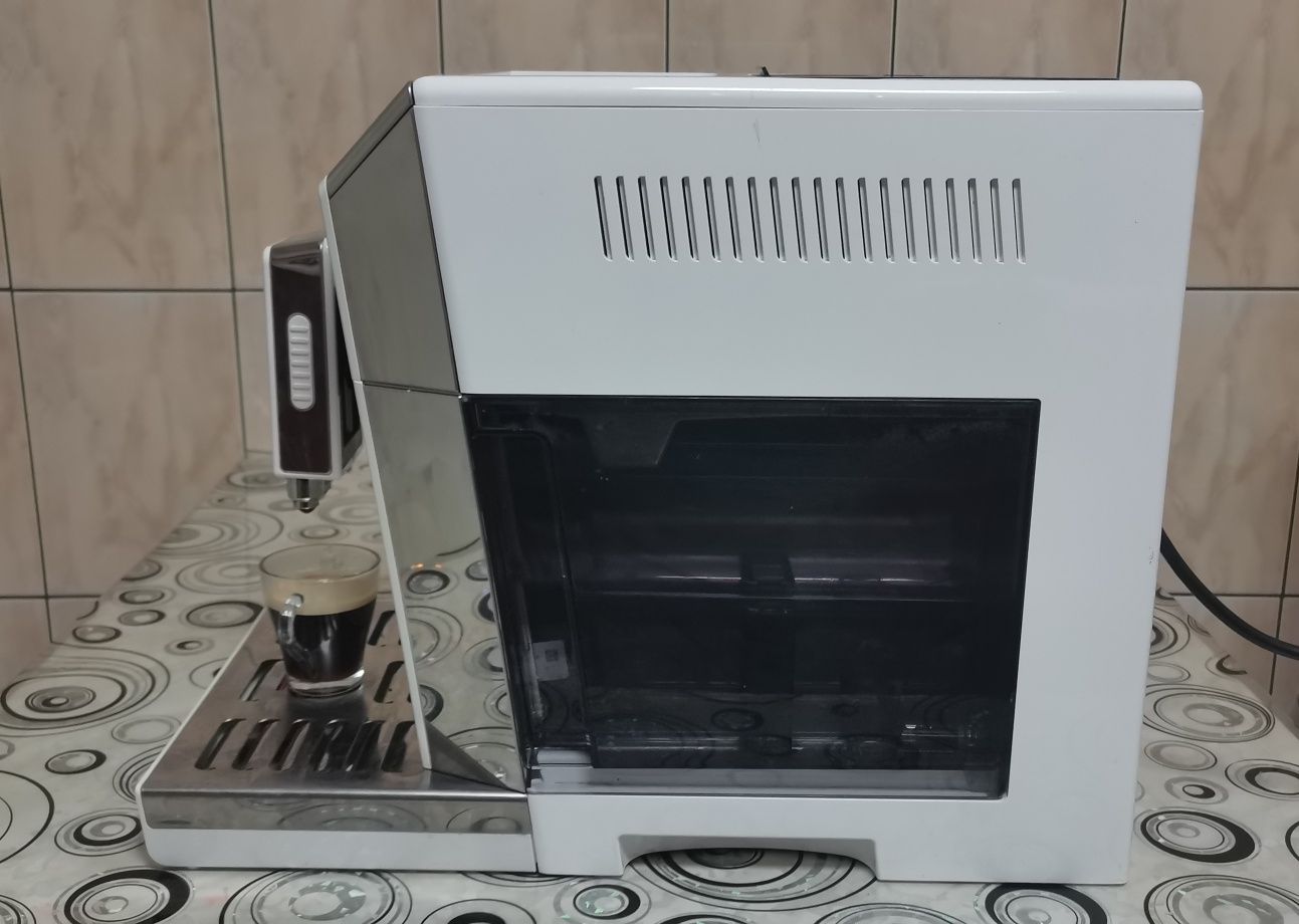 Espressor automat De'Longhi Eletta Cappuccino Top + CADOU