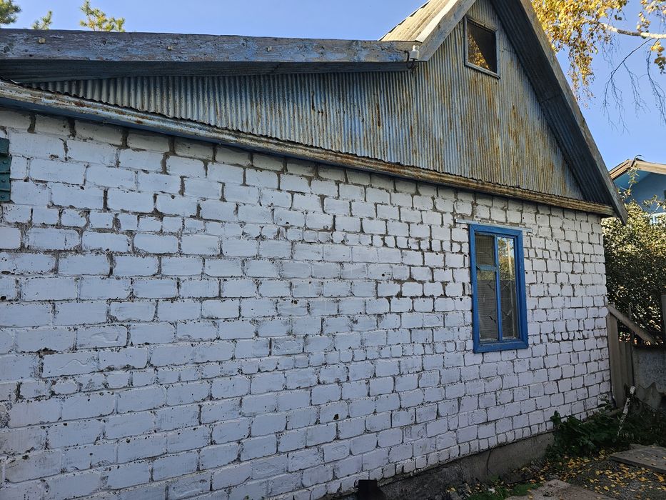 Продам дом на разбор.Ёмкость для воды два бака.Контейнер