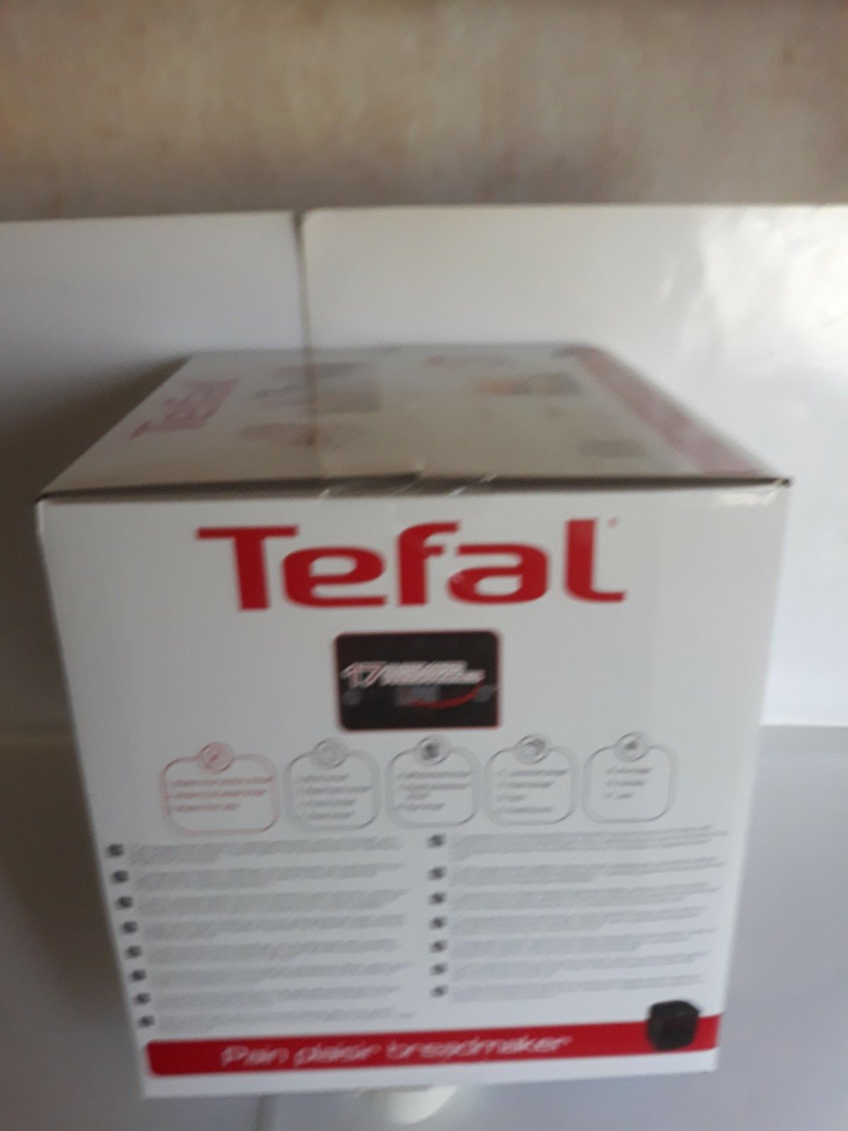 Продавам хлебопекарна Tefal PF 220838.