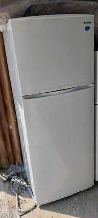 Продаю большой холодильник Samsung