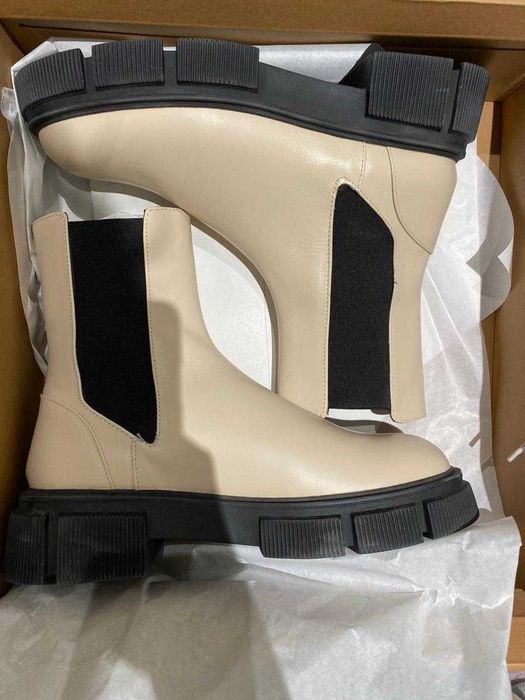 Женская фирменная обувь.