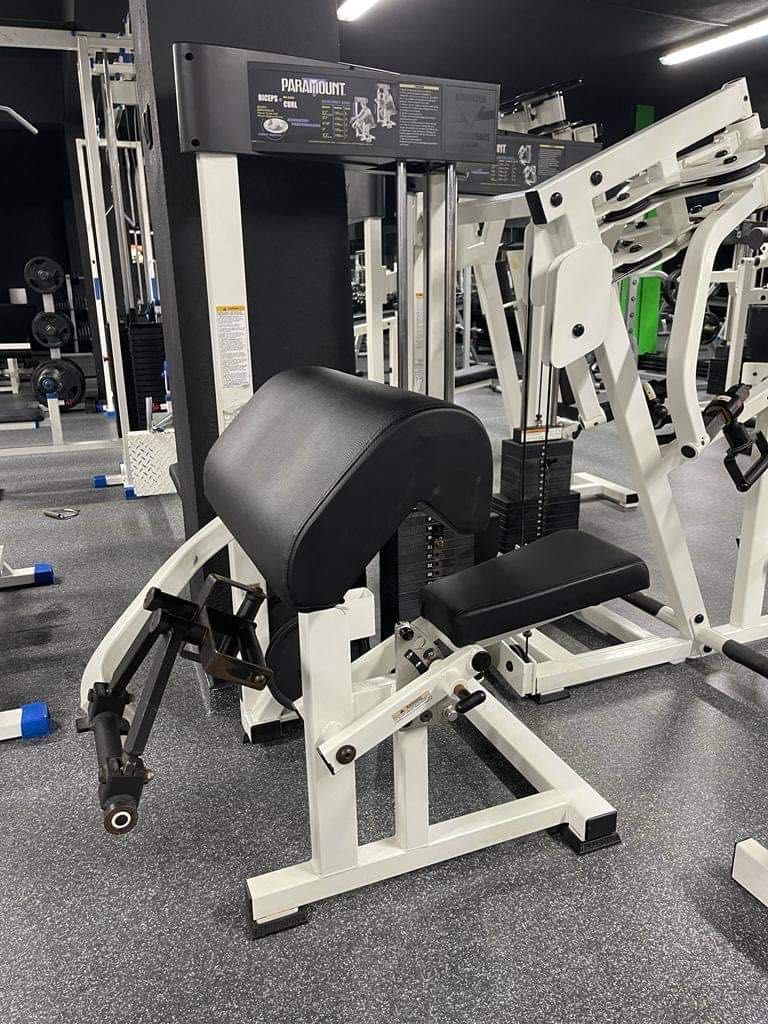 6 Aparate Fitness(Paramount) + 3 bănci cu bara inclusa