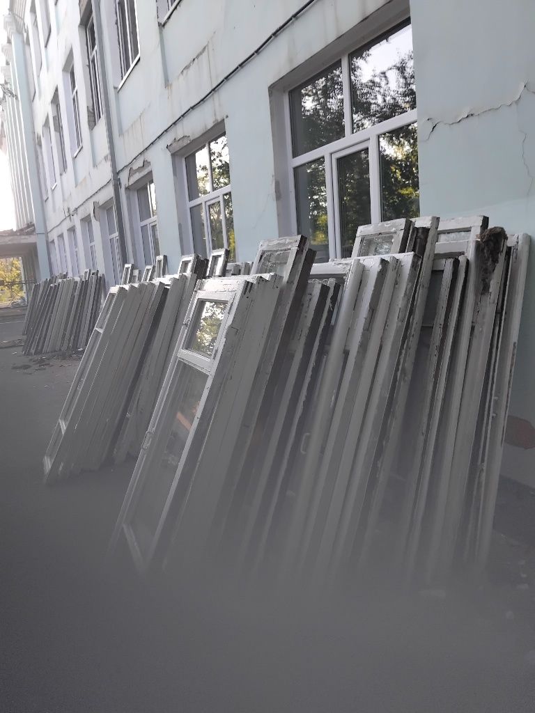 Продам оконные рамы. Можно сделать доставку.