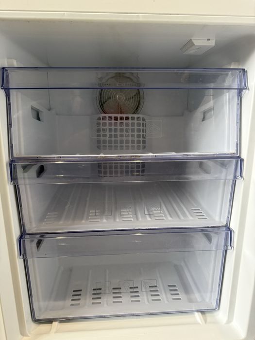 Frigider incorporabil Beko BCNA306E3S, No Frost, 306 L