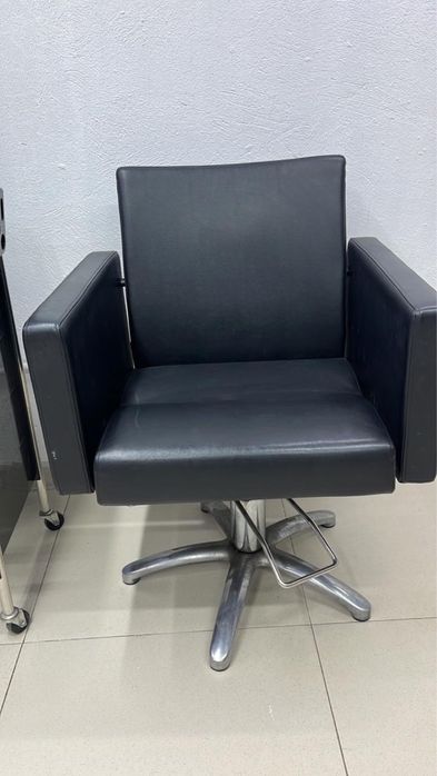 Продается кресло парихмахера