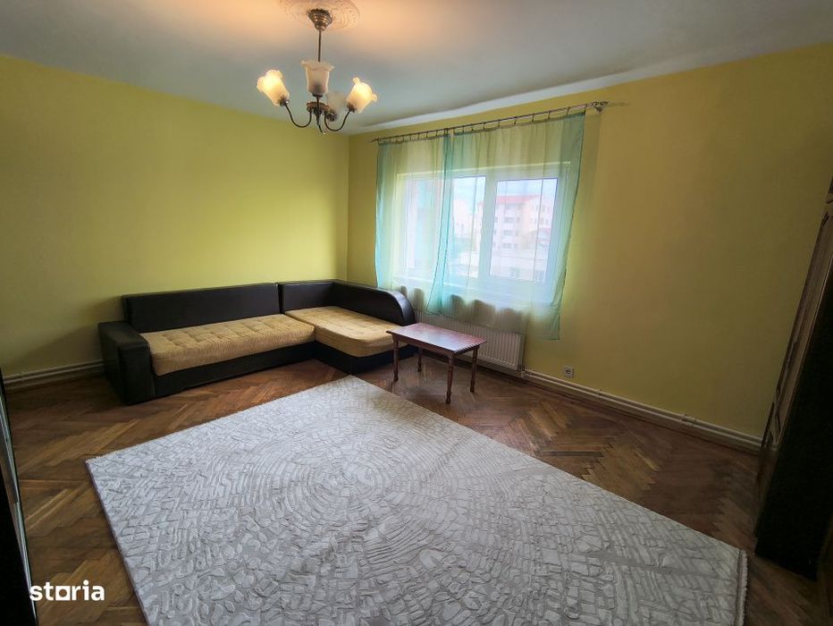 I C Bratianu  sr uri- apartament 3 camere decomandat