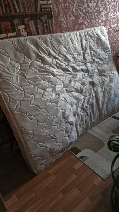 Продам матрац на двуспальную кровать