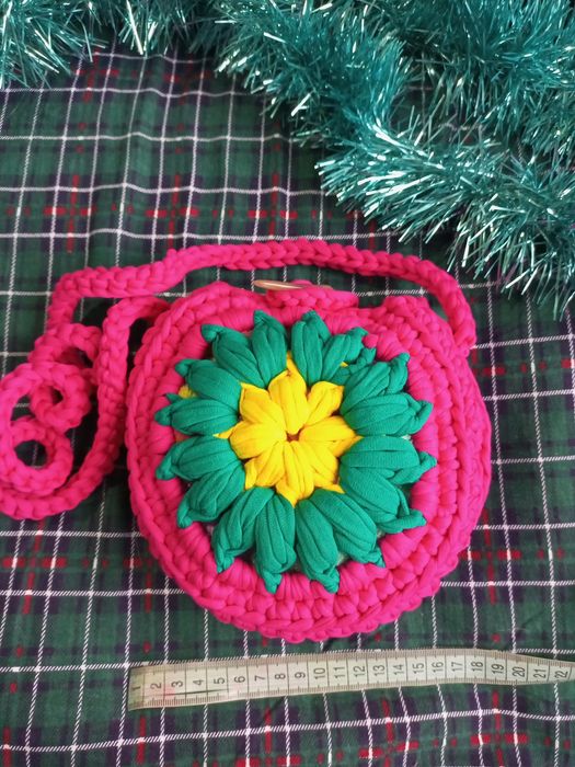 Продаются яркие сумочки