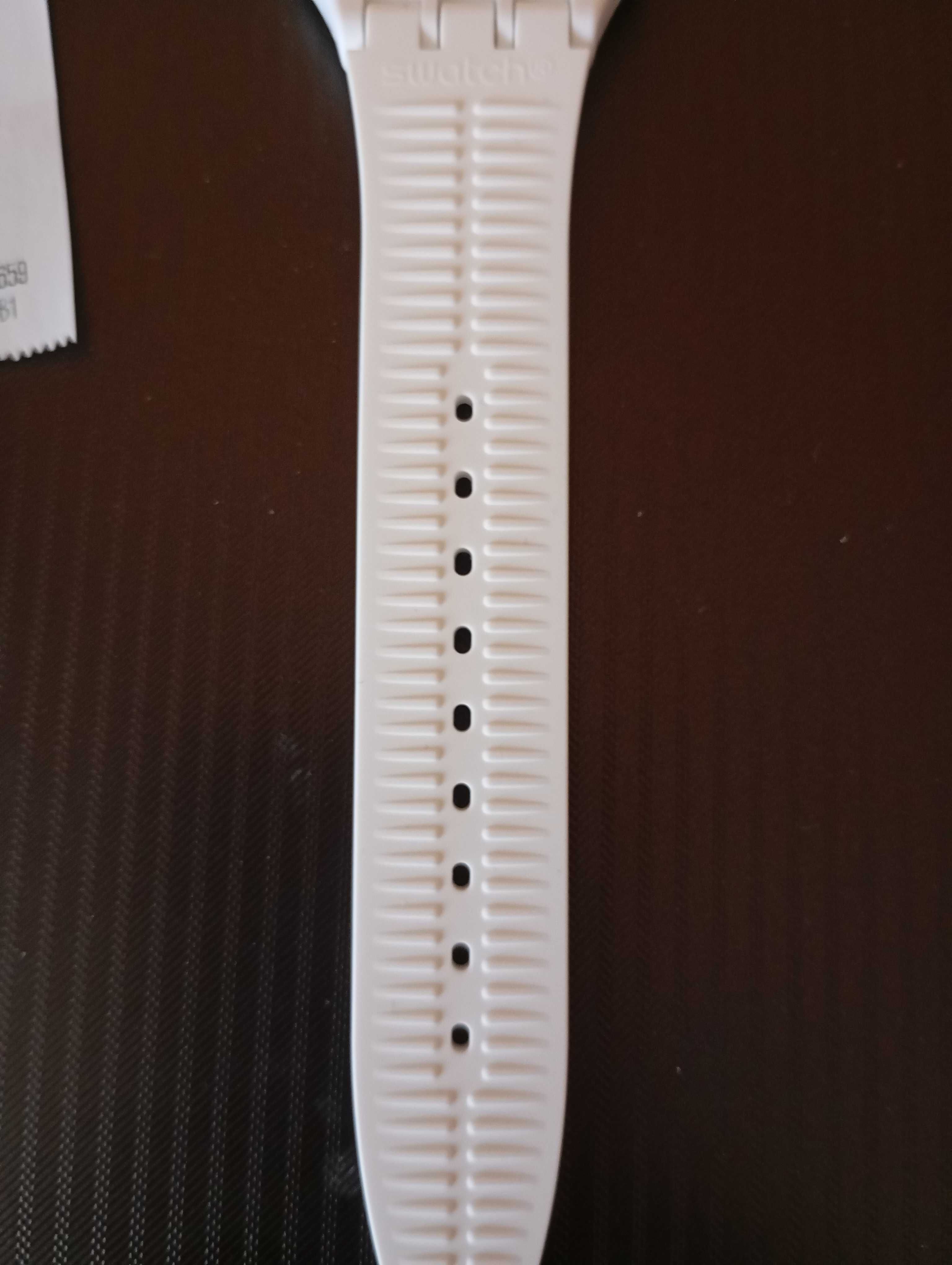 Часовник дамски Swatch Golden Rings White. SO29W107.