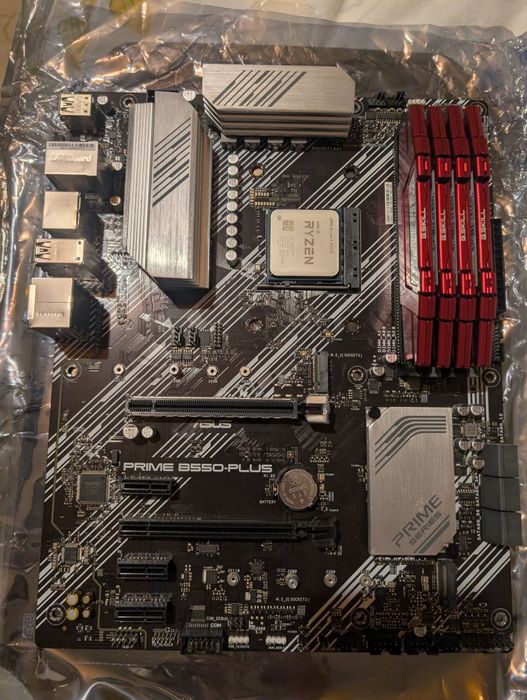 Kit Gaming AMD (Ryzen 5 5600X, Asus B550, 32GB DDR4) Stare IMPECABILĂ