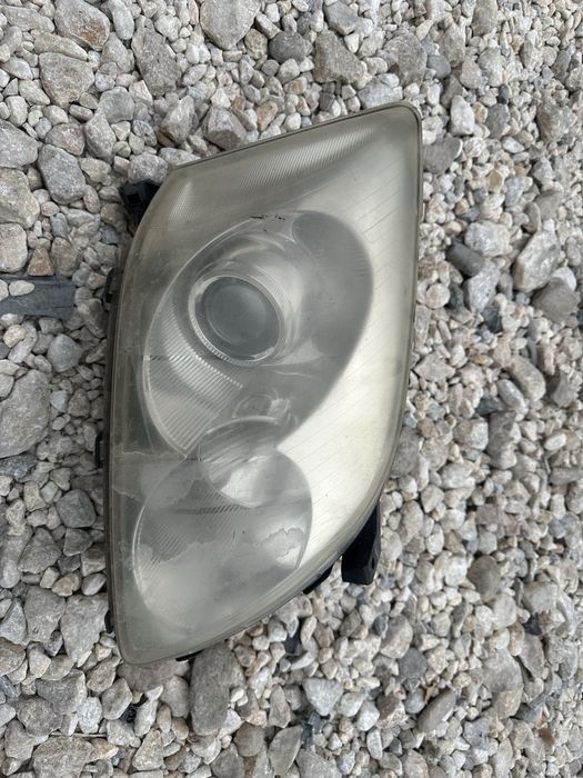 Фар за Toyota Avensis 2006