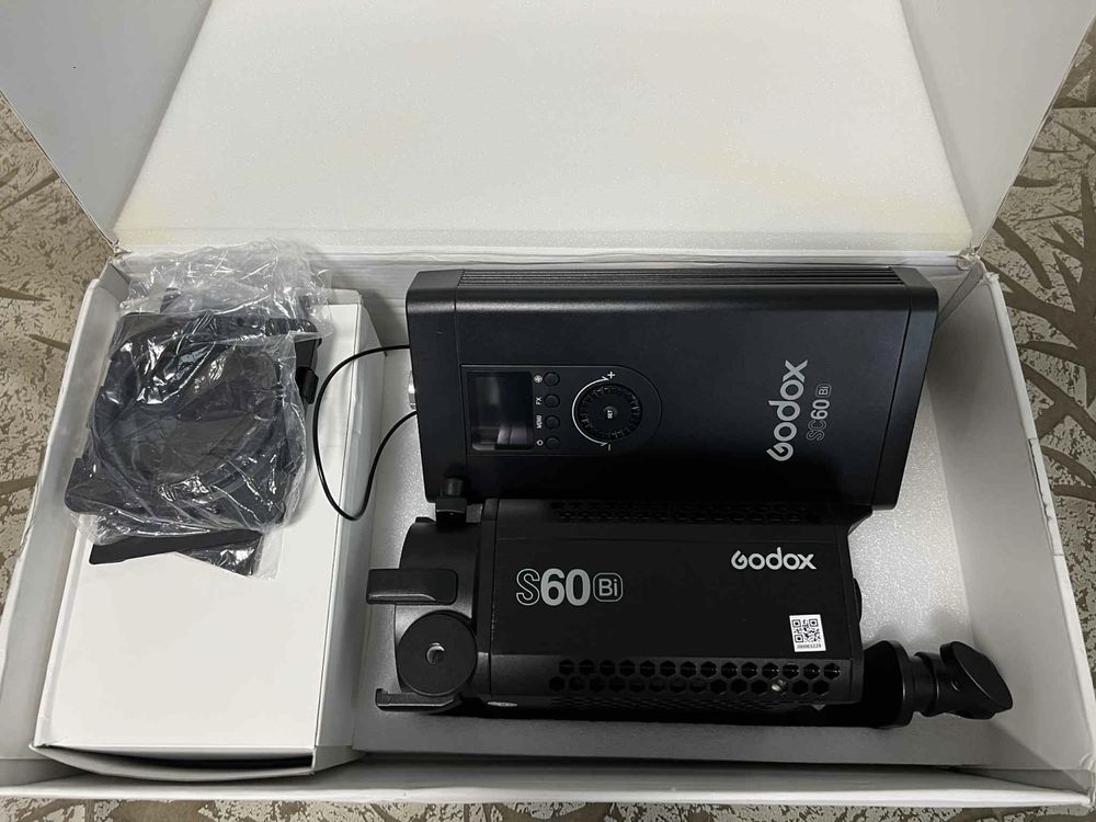 Godox S60Bi LED Spot Light – осветление