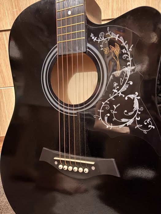 Продаётся классическая гитара