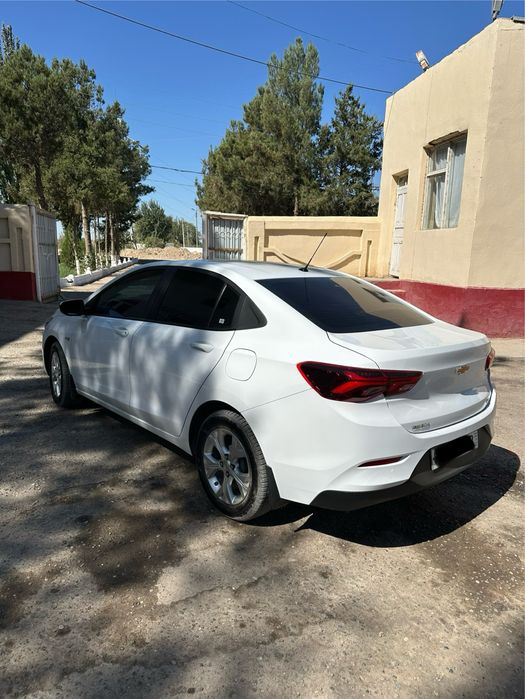 Chevrolet Onix LT pozitsiyasi