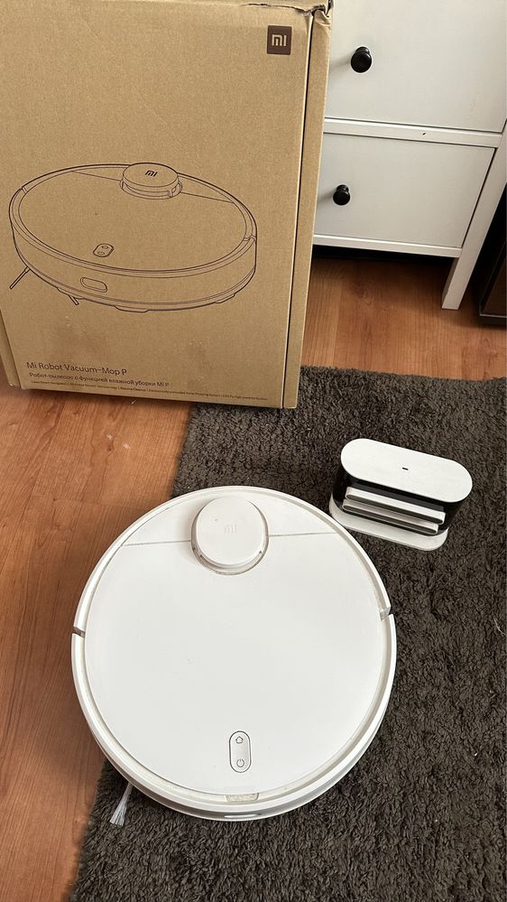 Продавам робот Xiaomi Mi Robot Vacuum-mop Pro