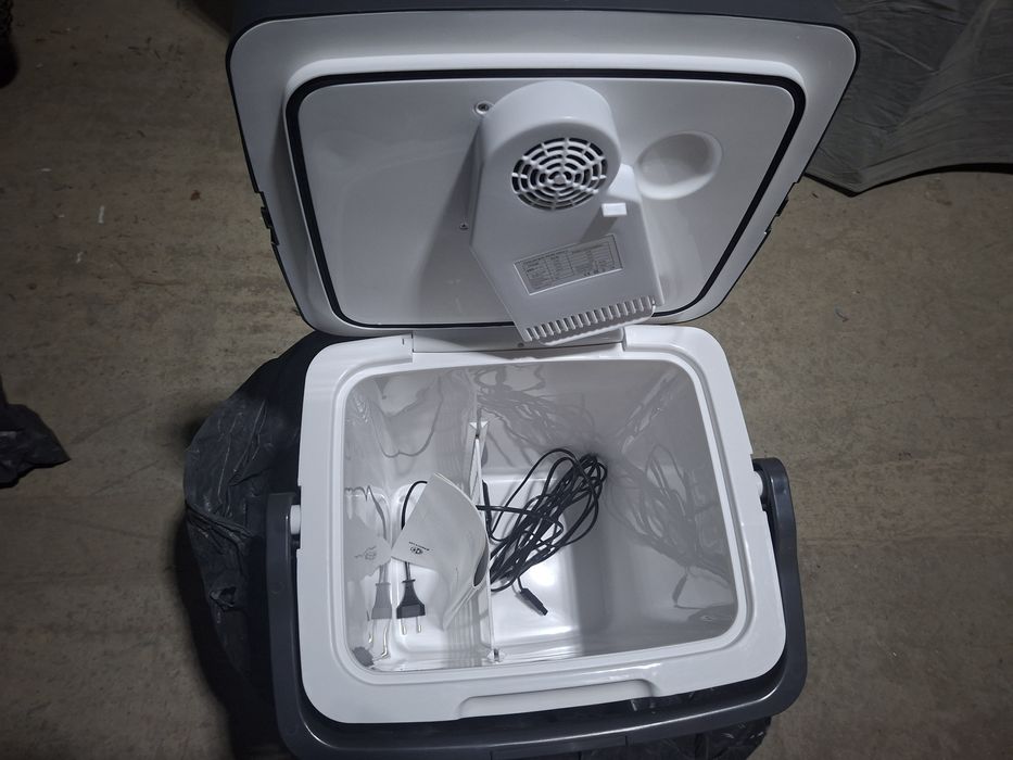 Vand Lada frigorifica Peme 26 Litri/12V/230V