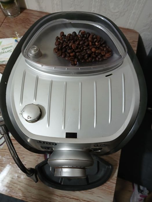 Vând aparat de cafea boabe saeco