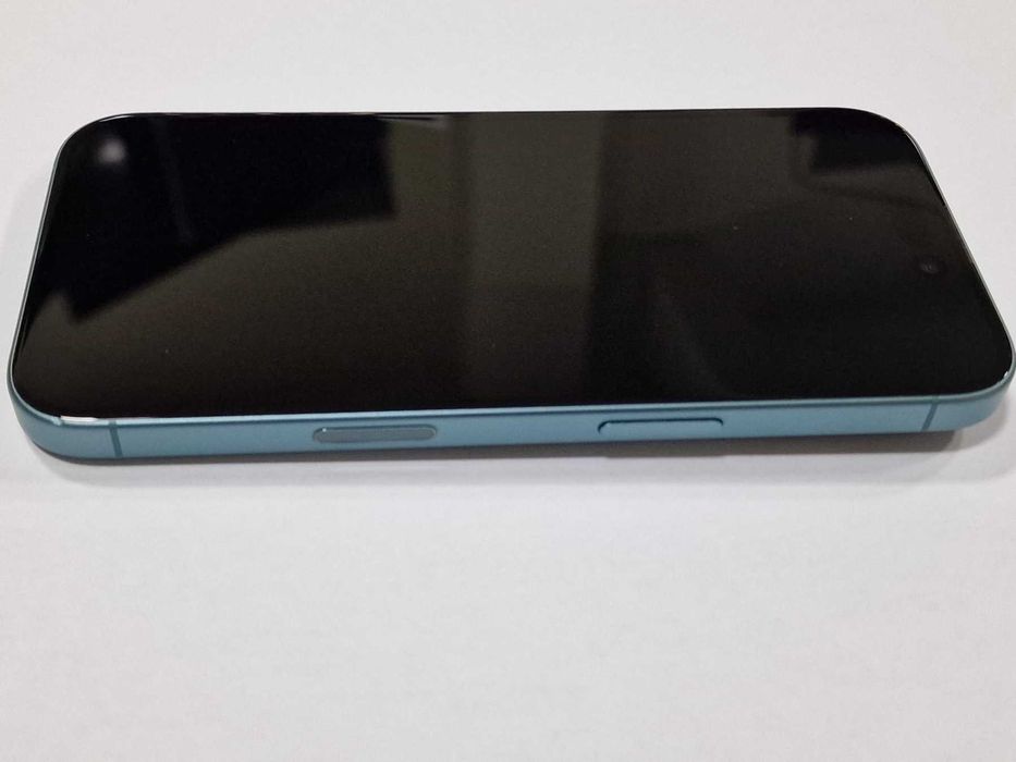 Apple iPhone 16 128GB / спукан гръб
