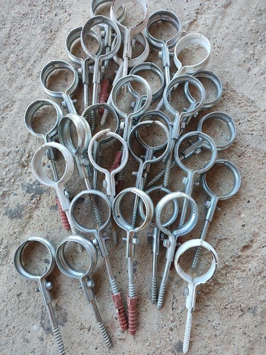 Vând coliere metalice