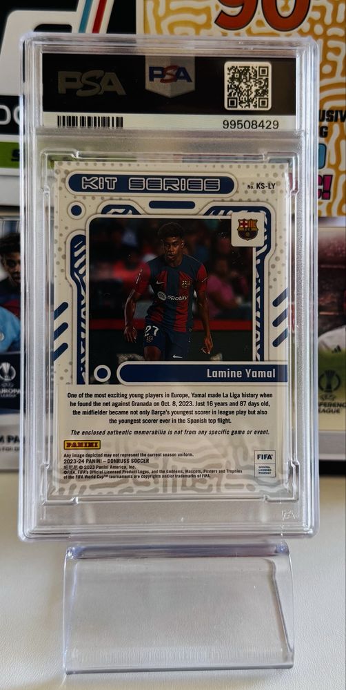 PSA 9 Карта с парче от екип на Ламин Ямал Барселона Panini relic patch