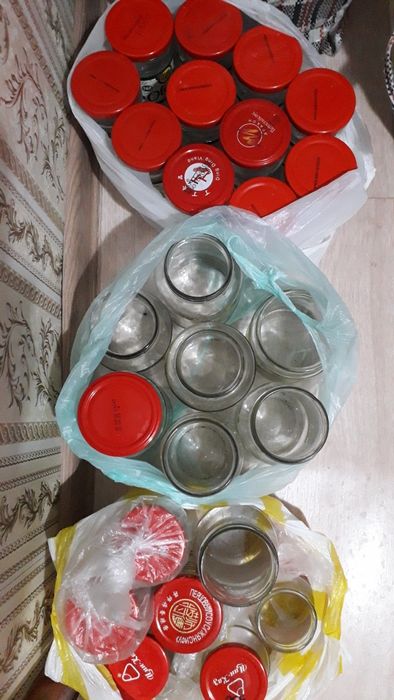 285 г - 100 т, 0,5-1-2-3-лит банка..Крышка пласмас бу 20т