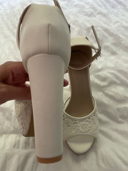 Sandale albe de mireasa cu platforma inalta marimea 37