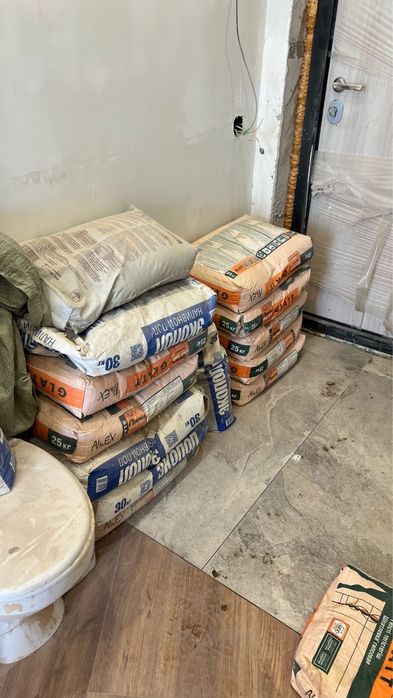 Продам строительные смеси (осталось после ремонта)