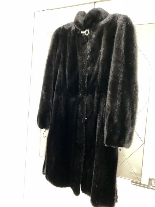 Продам цельную норковую шубу в отличном состоянии