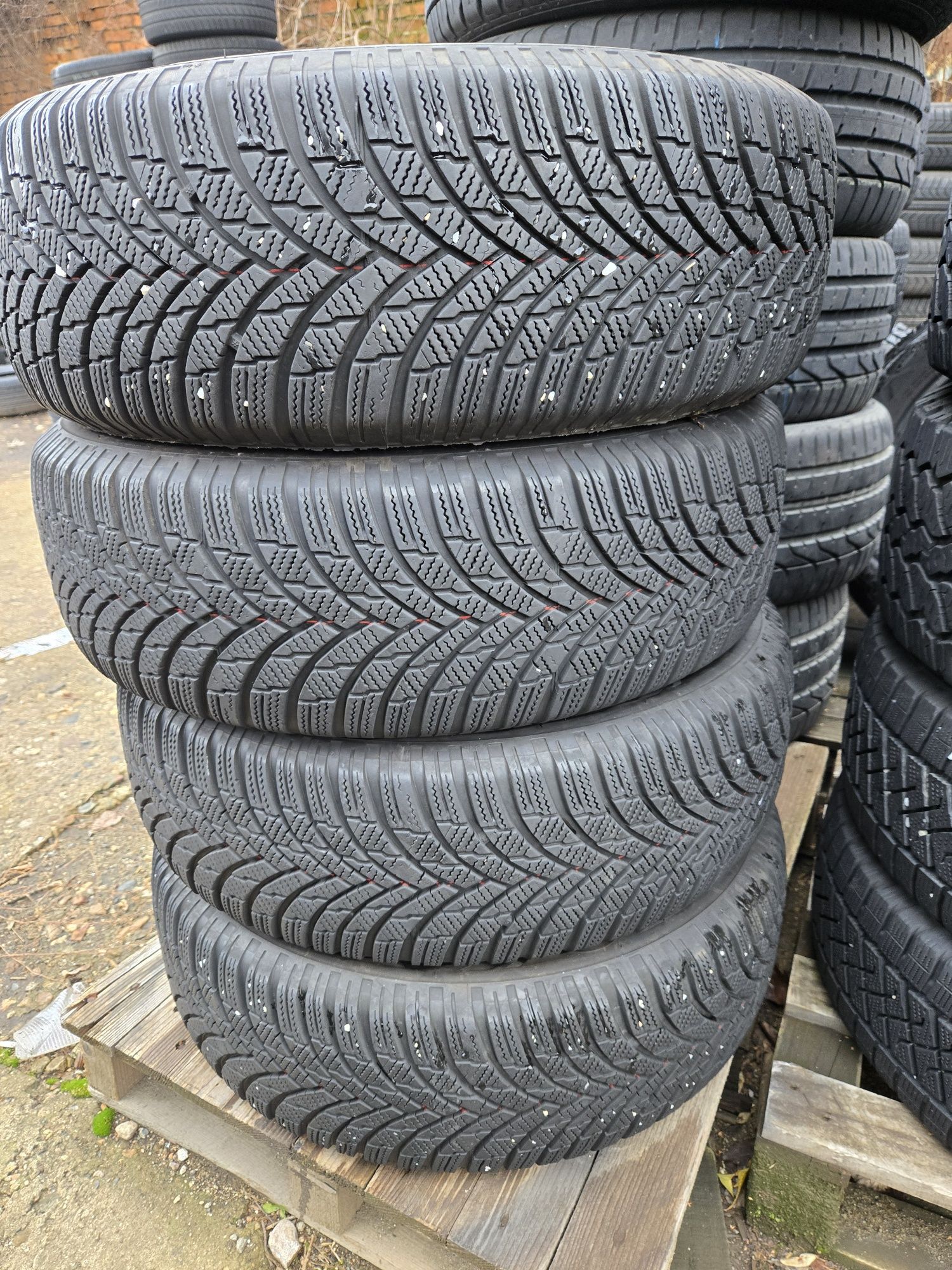 4бр. 215 65 16 Firestone зимни.