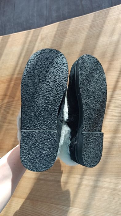 Боти естествен велур и вълна.