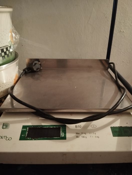 Газови бутилки,техника,посуда и чаши от заведение!Цени по договаряне!