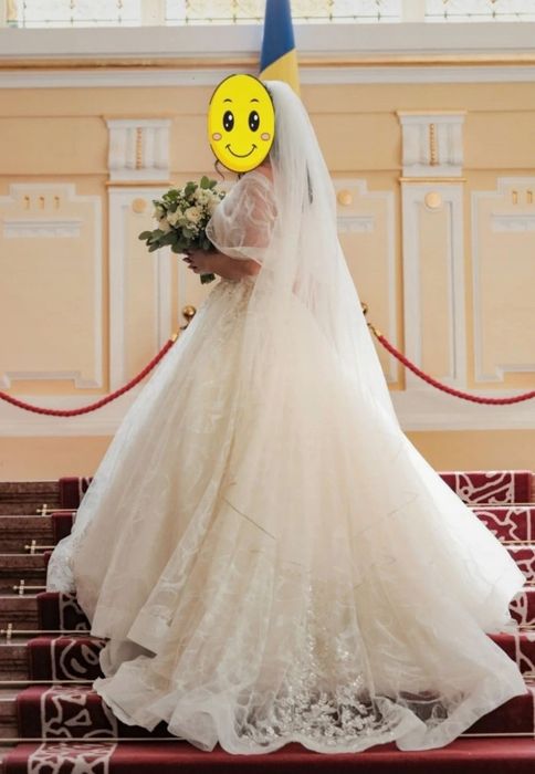 Rochie de mireasă cu trenă și corset