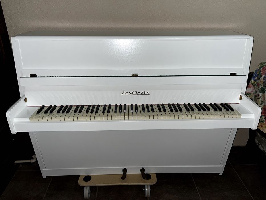 Pianina: albe, negru, natur //  vanzare sau inchiriere  //  Suceava