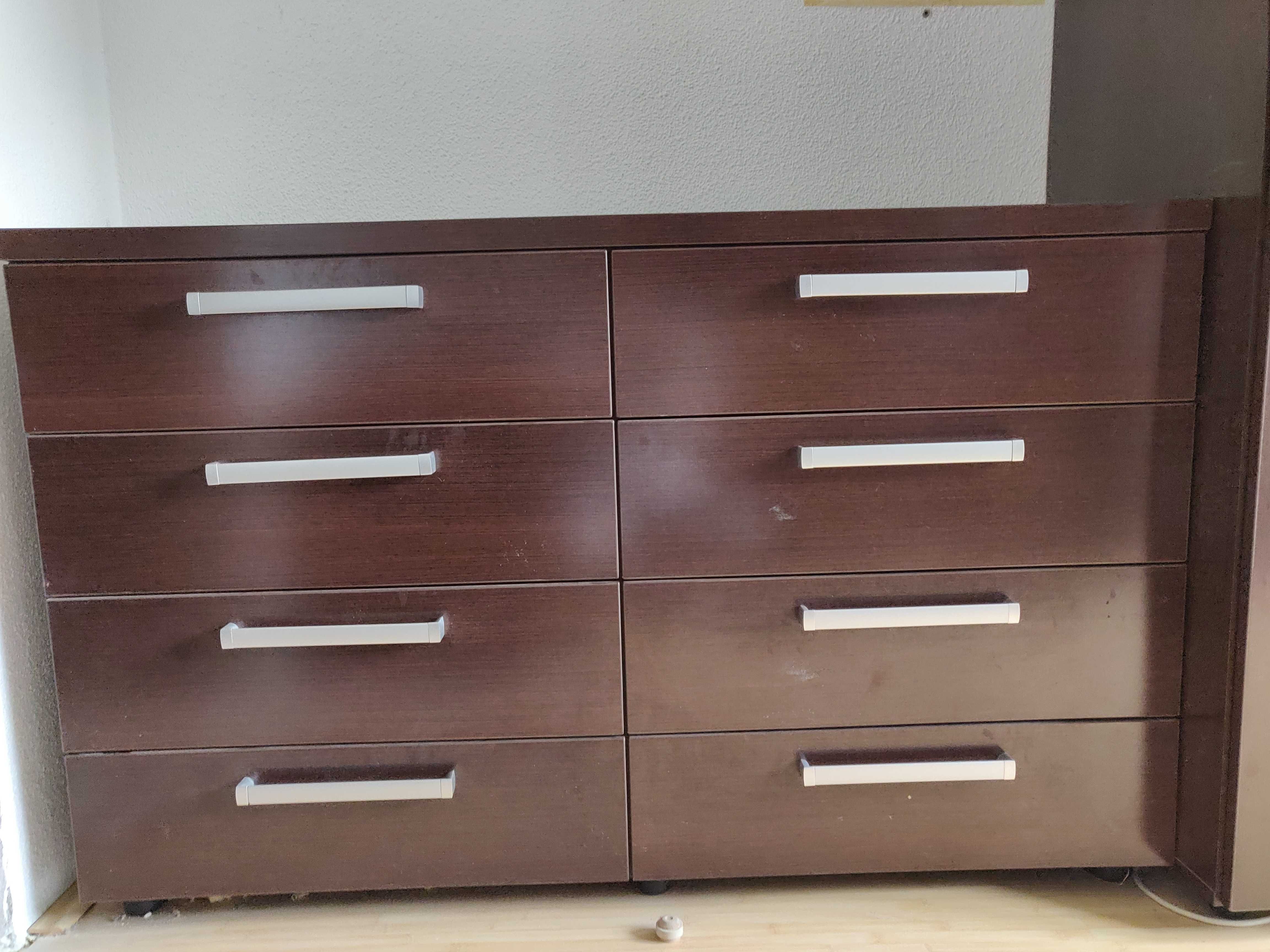 Comodă cu 8 sertare, finisaj wenge – 143,5x45,5x90 cm