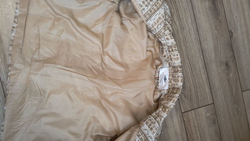 Sacou din stofa de calitate care conține și lână