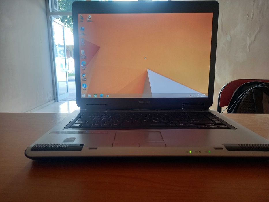 Продавам лаптопи Toshiba Satellite L40 и Fujitsu Siemens V5535