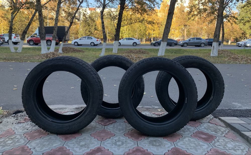 Зимние шины Bridgestone, 215/55R18, в хорошем состоянии