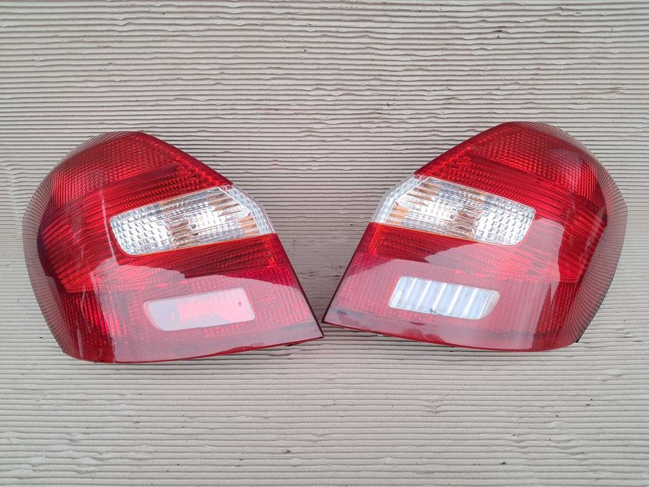 Skoda Fabia 2, haion cu luneta, bara spate, stopuri complete.