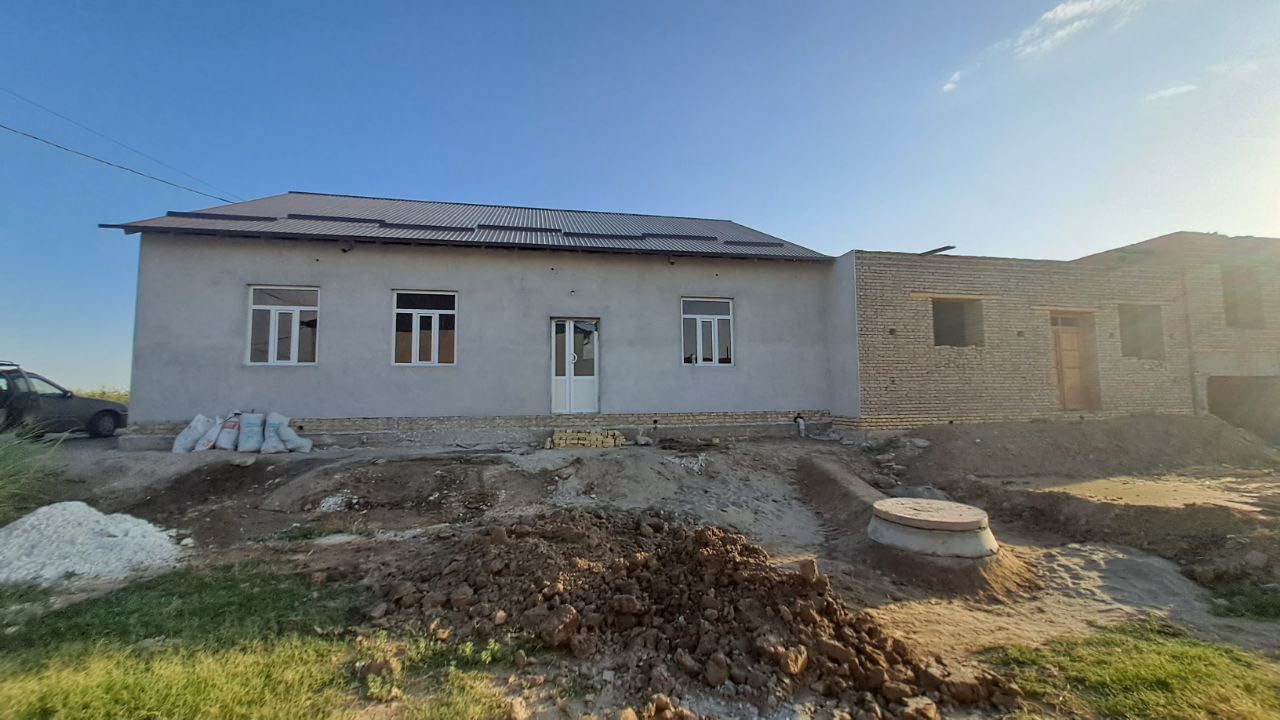 Xonqa jiyonda 4,5 so'tix yangi qurilgan hovli joy