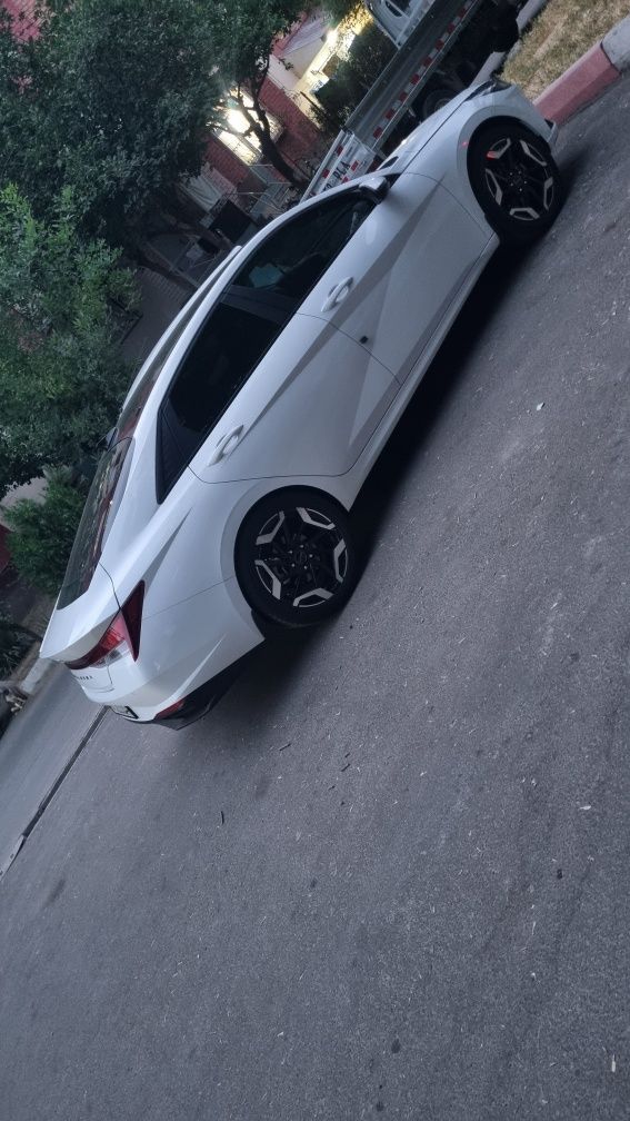 Satiladi zor mashin