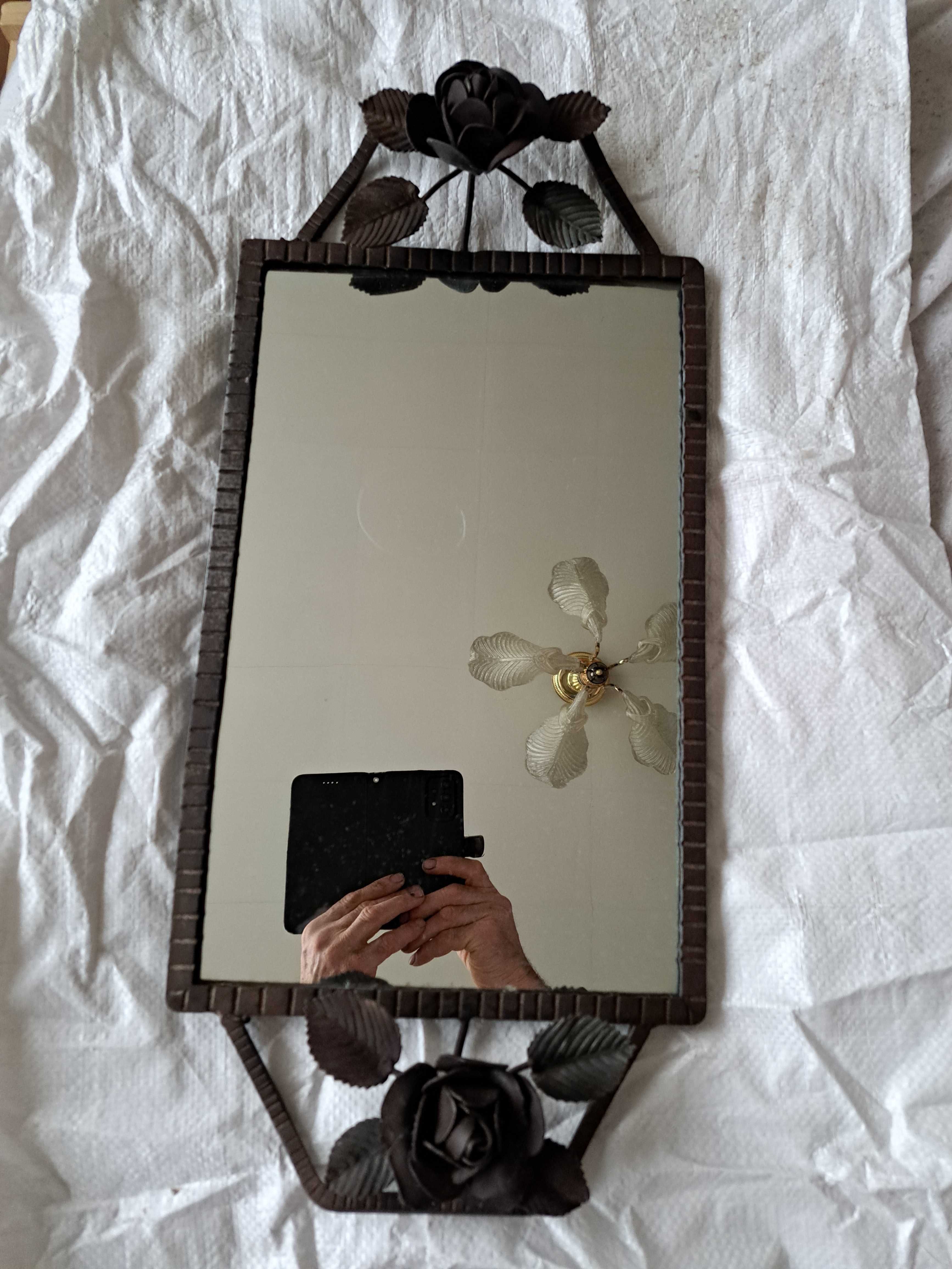 Superbă oglindă veche cu ramă din fier forjat cu trandafiri